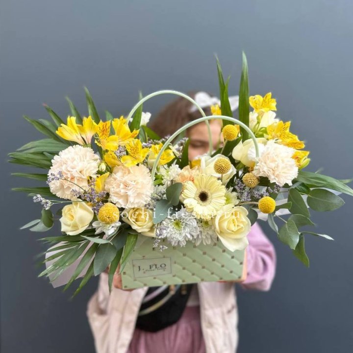 Сумочка с розами "Эпиа" в Нижнем Тагиле