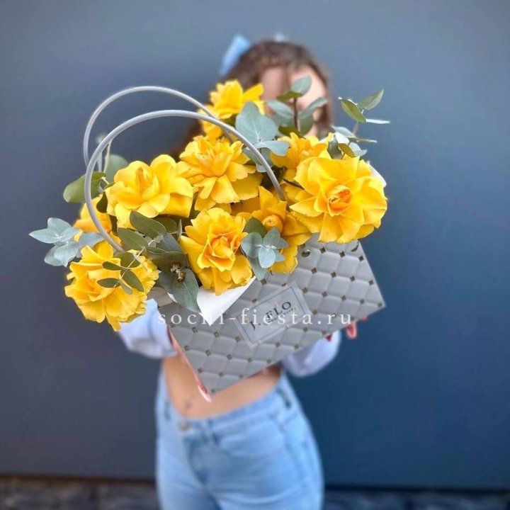 Сумочка с розами "Эдель" в Нижнем Тагиле