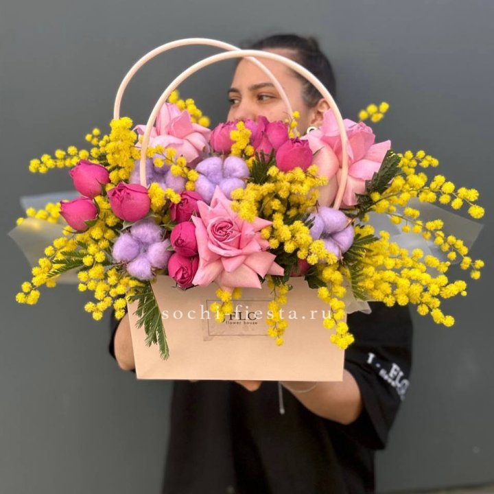 Сумочка мимозы и роз "Примавера" в Нижнем Тагиле