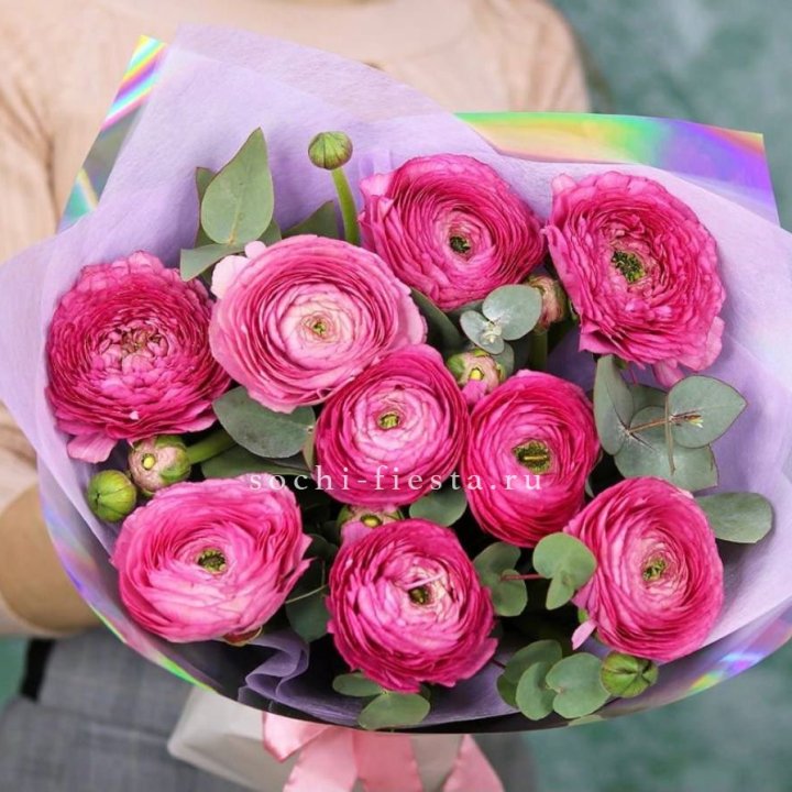 Ранункулюсы с эвкалиптом №2 в Нижнем Тагиле