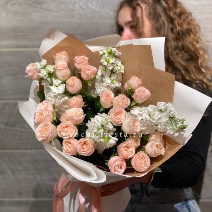 Букет бомбасти и маттиола в Нижнем Тагиле