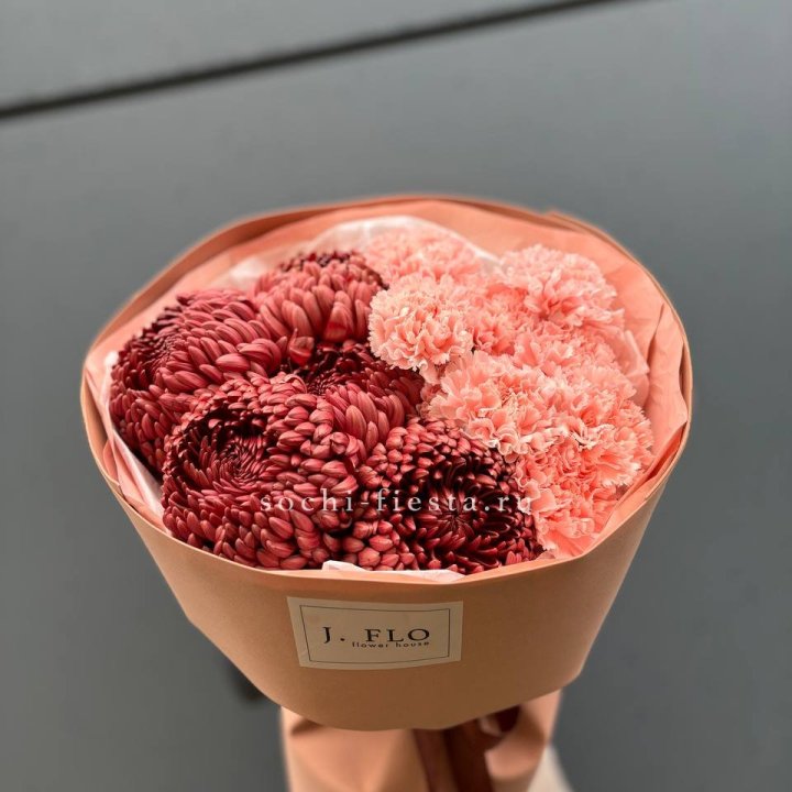 Букет хризантем и диантусов  в Нижнем Тагиле