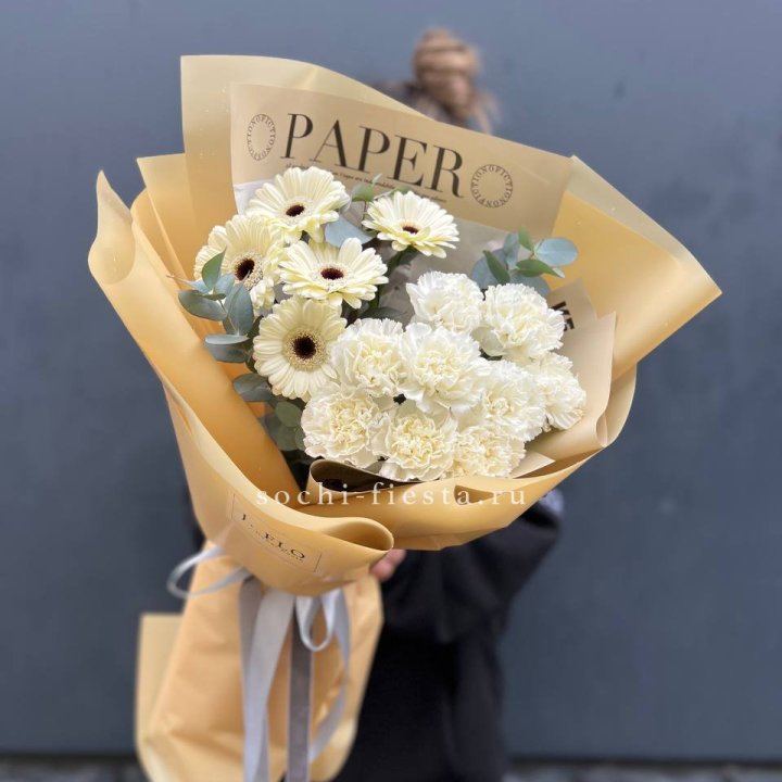  Букет с диантусами и герберами в Нижнем Тагиле