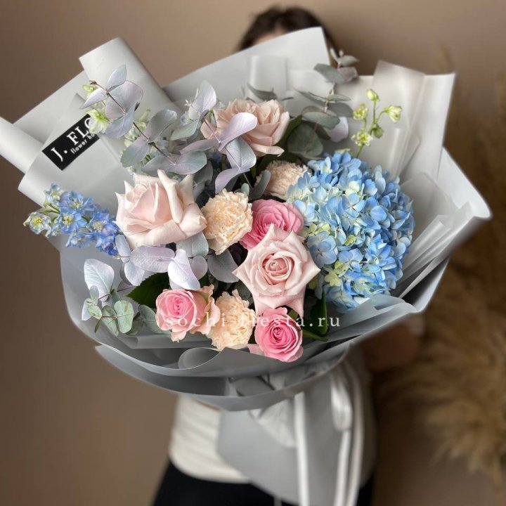 Букет с гортензией № 4 в Нижнем Тагиле