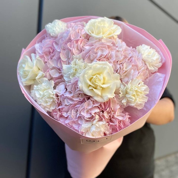  Букет гортензий и роз  в Нижнем Тагиле