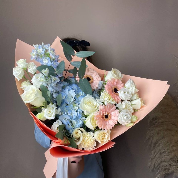  Букет гортензии и роз "Валенсия" в Нижнем Тагиле