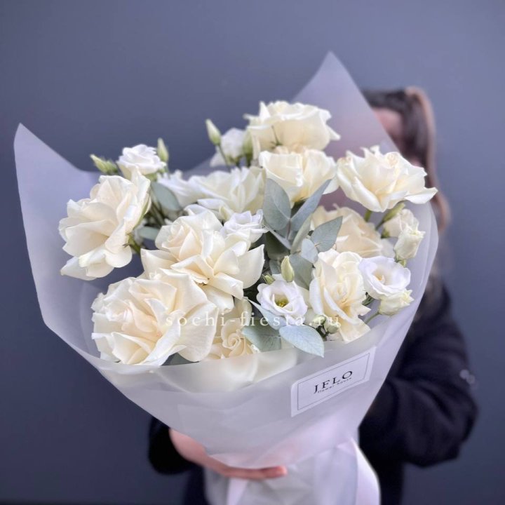 Букет французских роз и эустомы  в Нижнем Тагиле