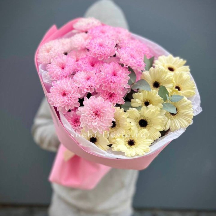 Дуо хризантем и гербер в Нижнем Тагиле