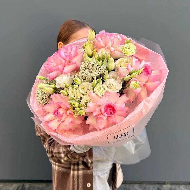 Букет "Розы с эустомой" с доставкой в Нижнем Тагиле