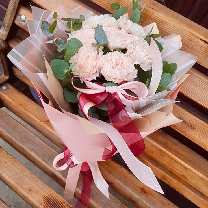 Диантусы с эвкалиптом в Нижнем Тагиле