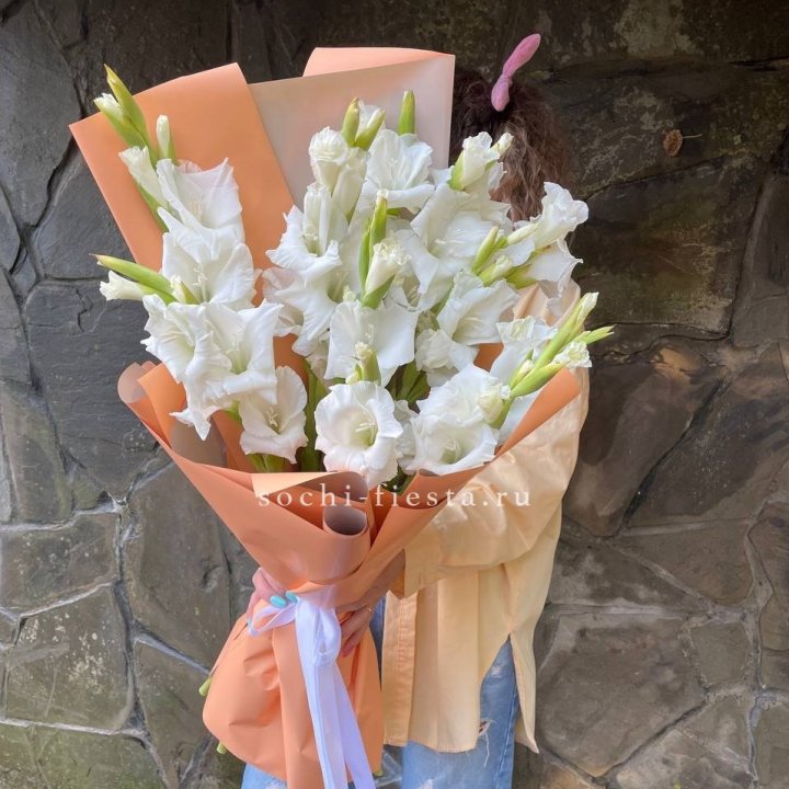 Букет белых гладиолусов  в Нижнем Тагиле