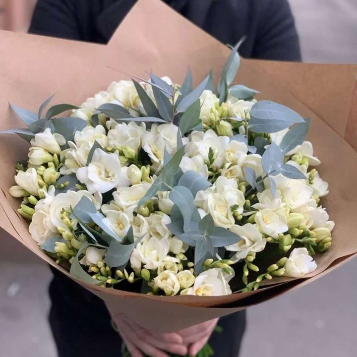 51 фрезия с эвкалиптом в Нижнем Тагиле