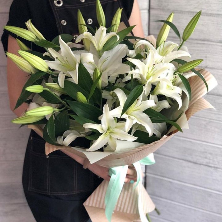 Букет белых лилий в Нижнем Тагиле