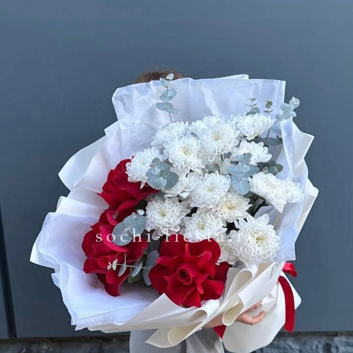 Дуо розы и хризантемы в Нижнем Тагиле