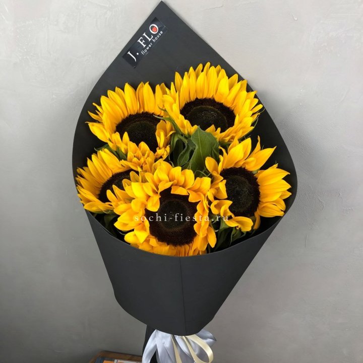 Букет из 5  подсолнухов в Нижнем Тагиле