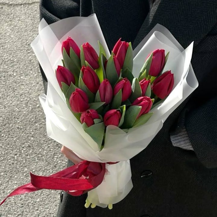 15 красных тюльпанов в Нижнем Тагиле