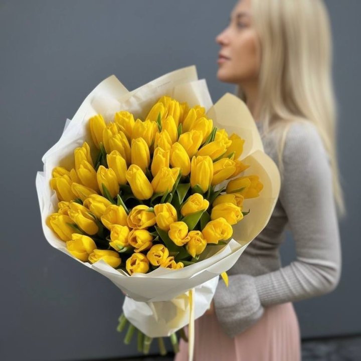 51 желтый тюльпан в Нижнем Тагиле