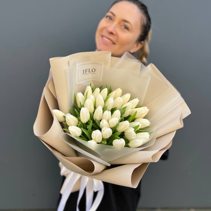 35 белых тюльпанов в Нижнем Тагиле