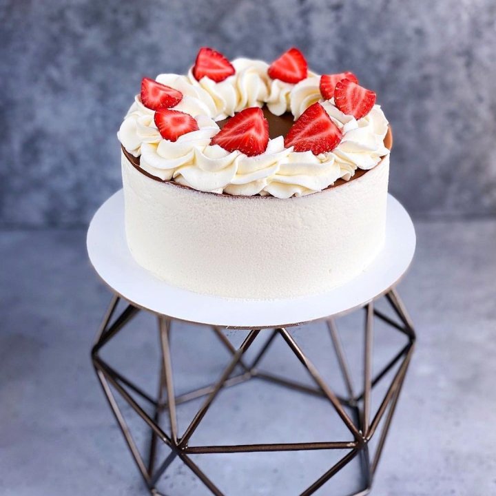 Торт "Клубника со сливками" в Нижнем Тагиле