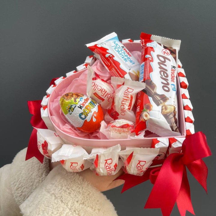 Бокс киндерами и раффаэлло в Нижнем Тагиле