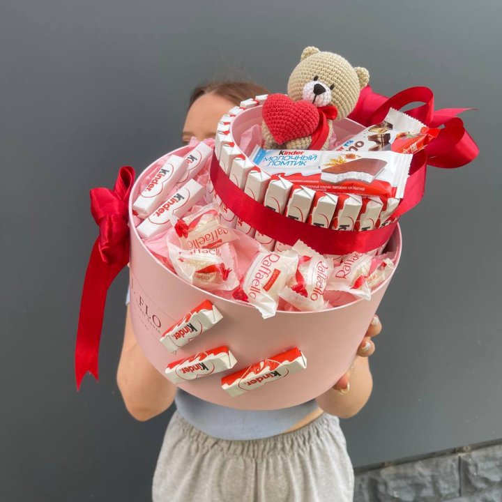 Бокс киндерами и раффаэлло 2 в Нижнем Тагиле