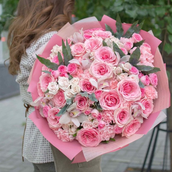 Дизайнерский букет "Барби" в Нижнем Тагиле