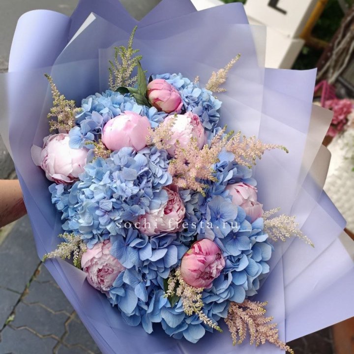 Дизайнерский букет с гортензией №3 в Нижнем Тагиле