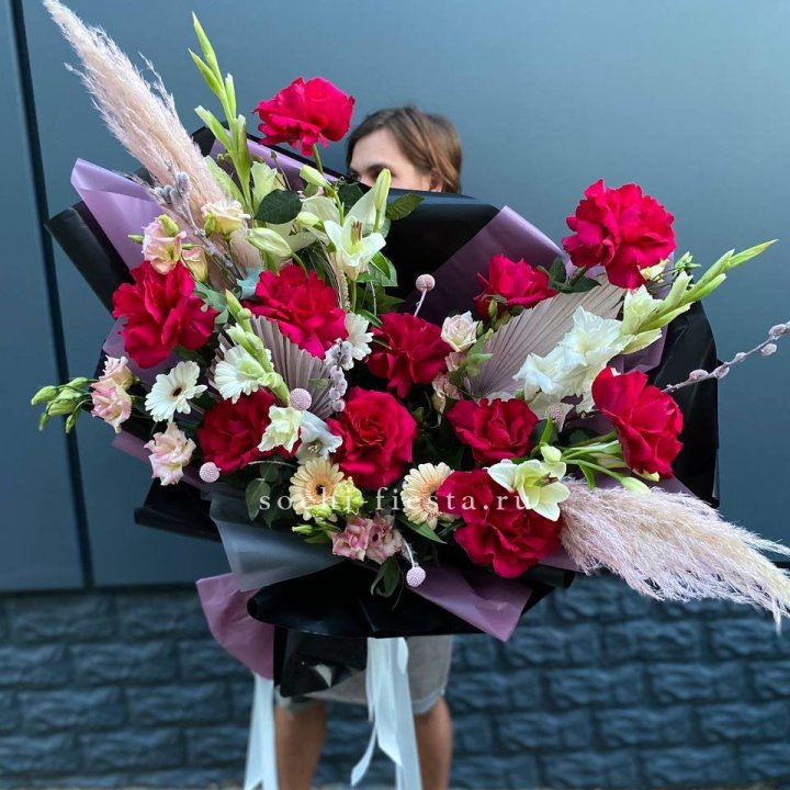 Дизайнерский букет Ред в Нижнем Тагиле