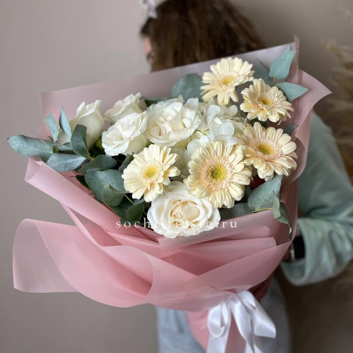 Букет роз, гортензии, гербер  в Нижнем Тагиле