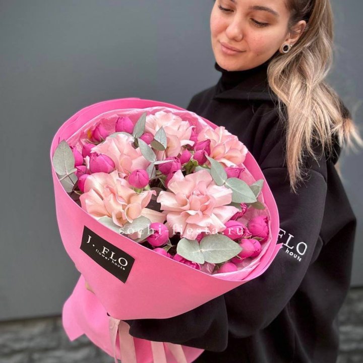 Букет французских и пионовидных роз "Ламиносо" в Нижнем Тагиле