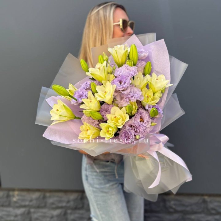  Букет лилий и эустом в Нижнем Тагиле