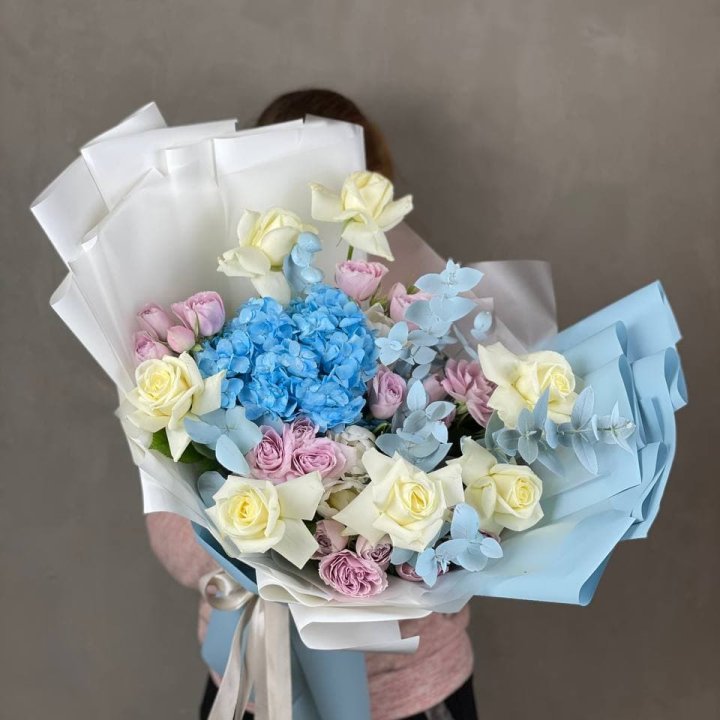 Дизайнерский букет "Блю скайфорт" в Нижнем Тагиле
