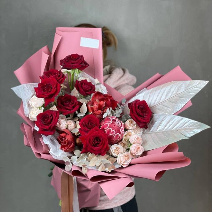 Дизайнерский букет "Ред Вильвет" в Нижнем Тагиле