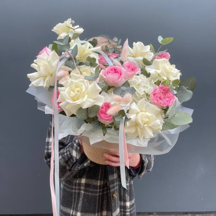 Кашпо с розами в Нижнем Тагиле