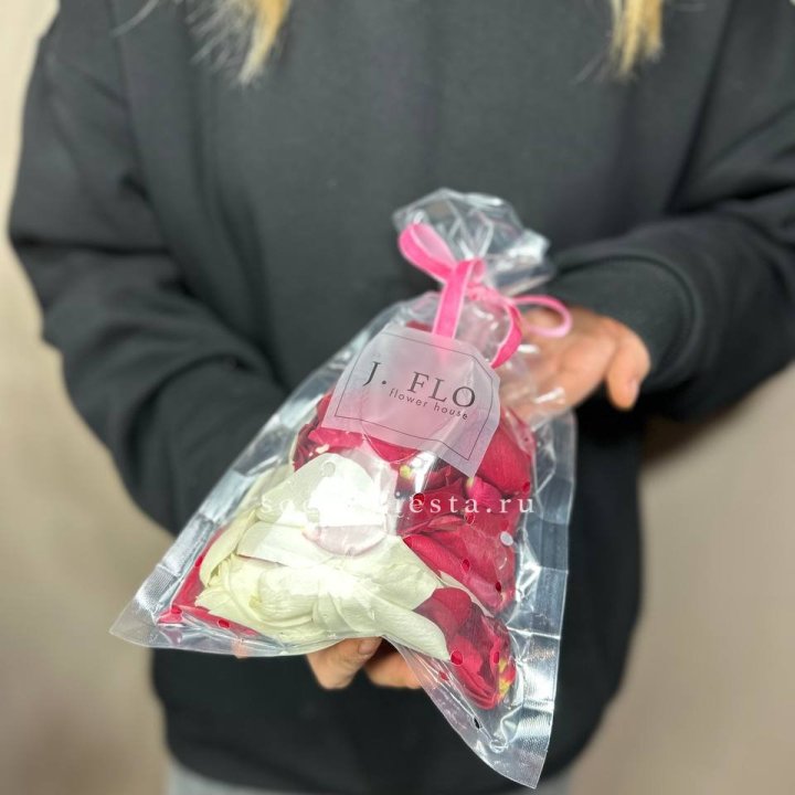 Лепестки роз в Нижнем Тагиле