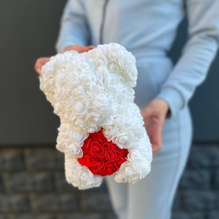 Медведь с красным седцем в Нижнем Тагиле