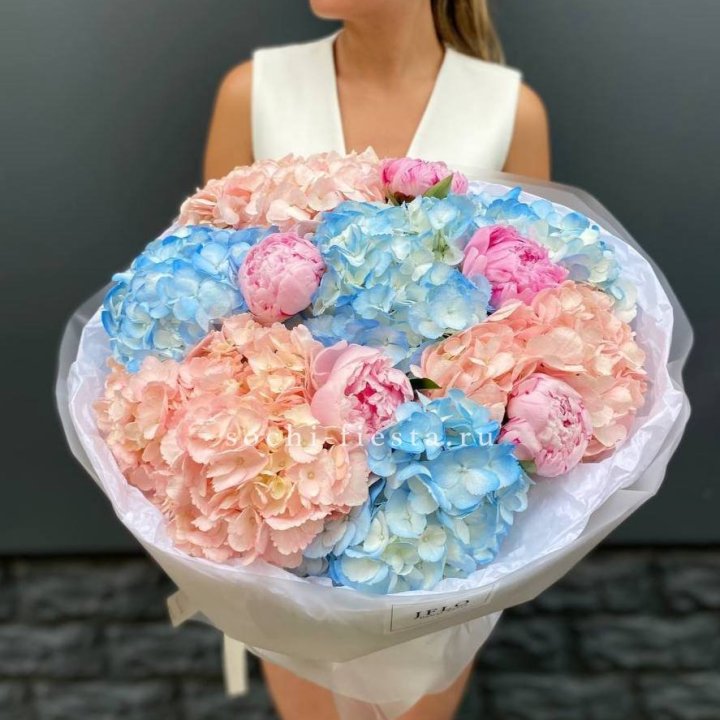Дуобукет гортензии с пионами  в Нижнем Тагиле