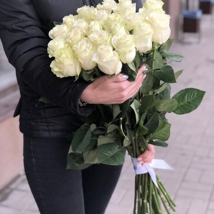 Голландские розы белые в Нижнем Тагиле