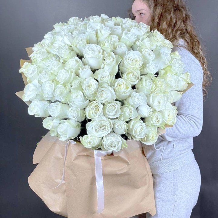 101 белая высокая импортная роза в Нижнем Тагиле