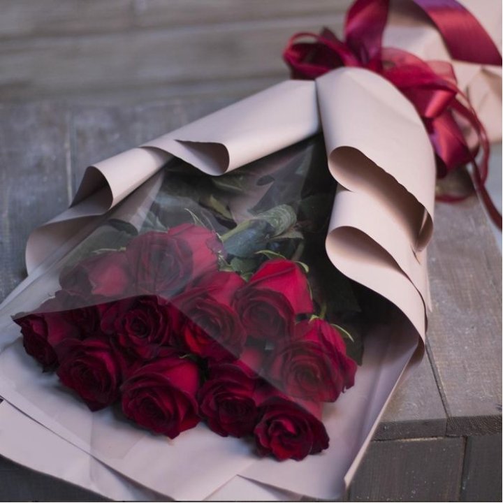 11 голландских роз в оформлении в Нижнем Тагиле