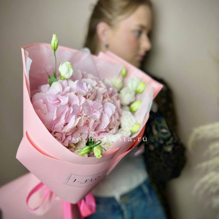 Букет с гортензией №2 в Нижнем Тагиле