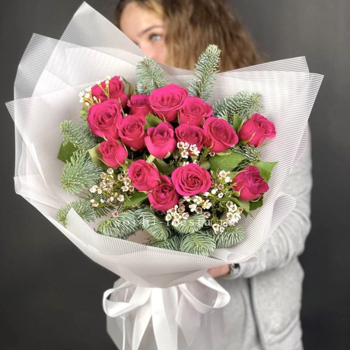 Новогодний букет Елки и Розы в Нижнем Тагиле