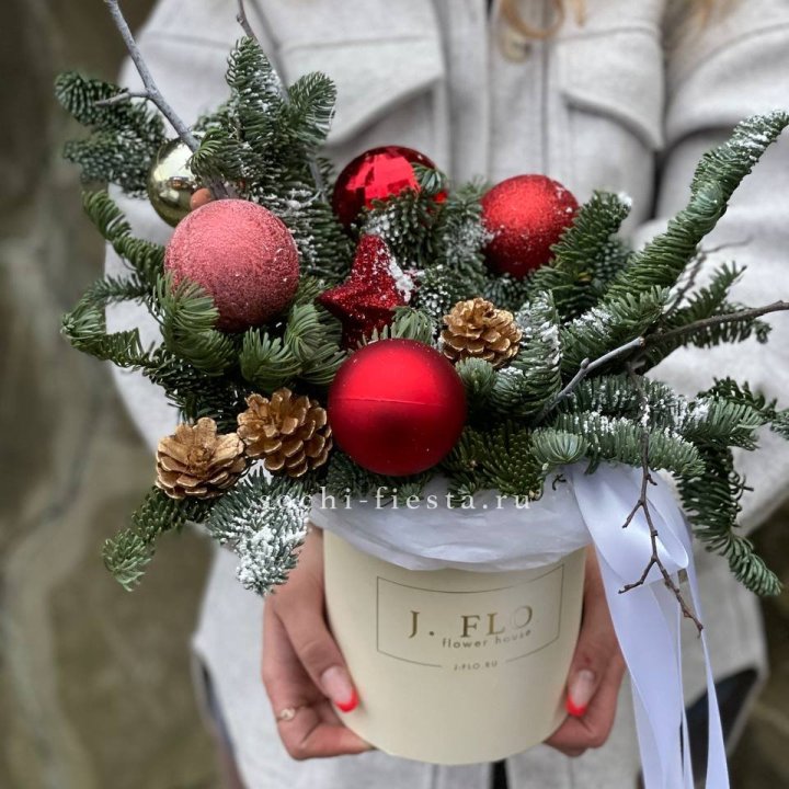 Новогодняя композиция в коробке ред в Нижнем Тагиле