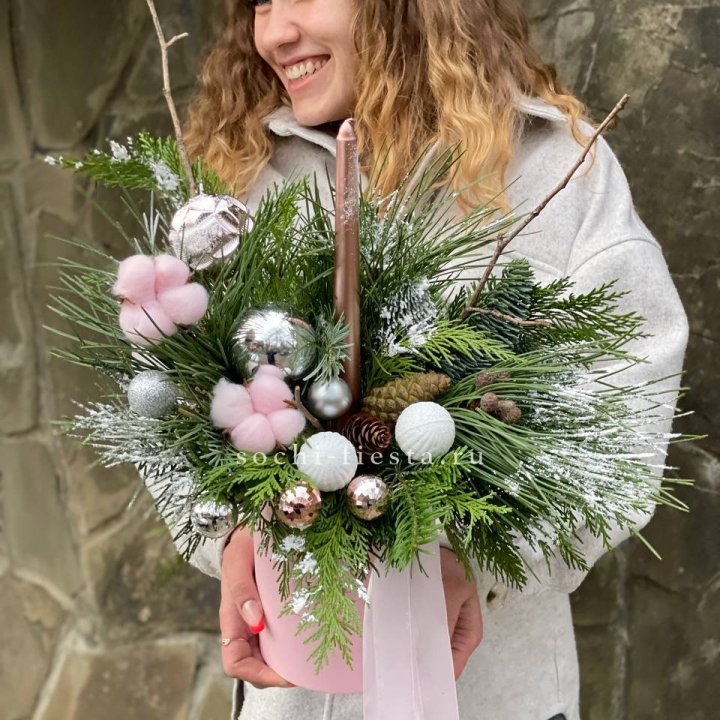 Новогодняя композиция в коробке пинк в Нижнем Тагиле