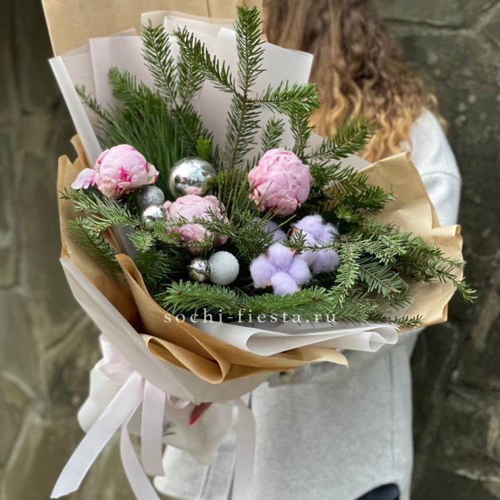 Новогодний букет с пионами  в Нижнем Тагиле