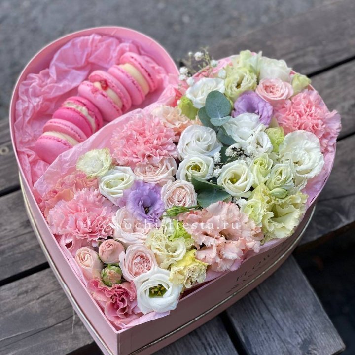 Бокс-сердце с макарон "Пинк" в Нижнем Тагиле