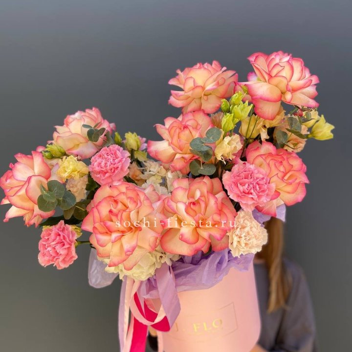 Бокс нежный с розами в Нижнем Тагиле