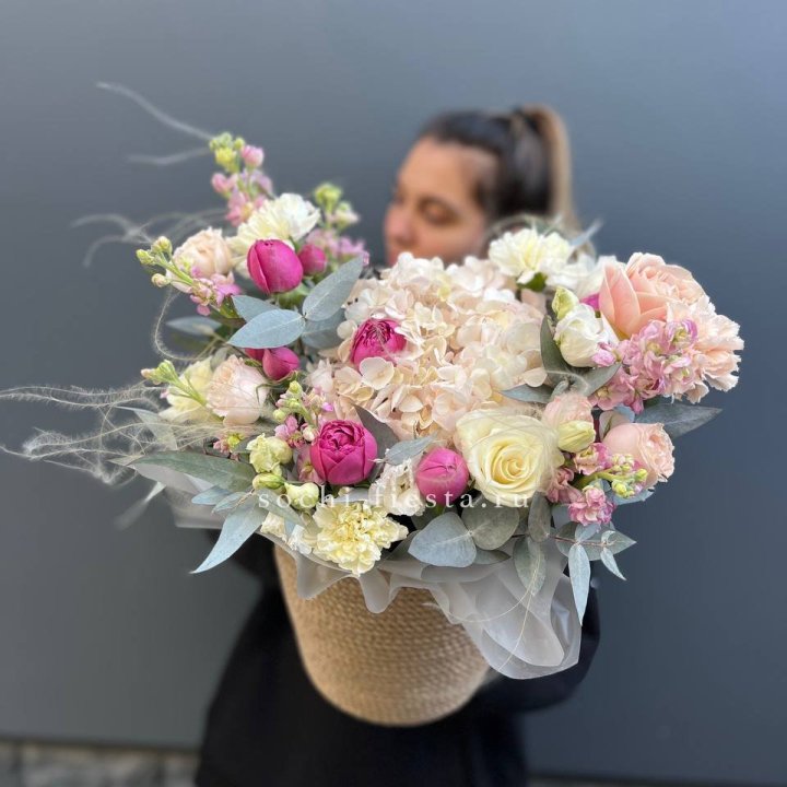 Цветочная композиция в джутовом боксе  в Нижнем Тагиле