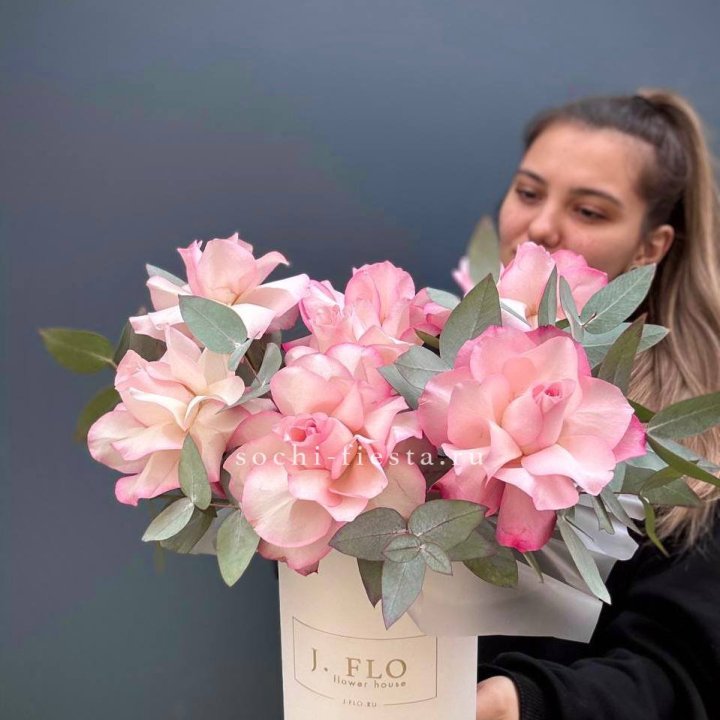 7 Французских роз в боксе в Нижнем Тагиле