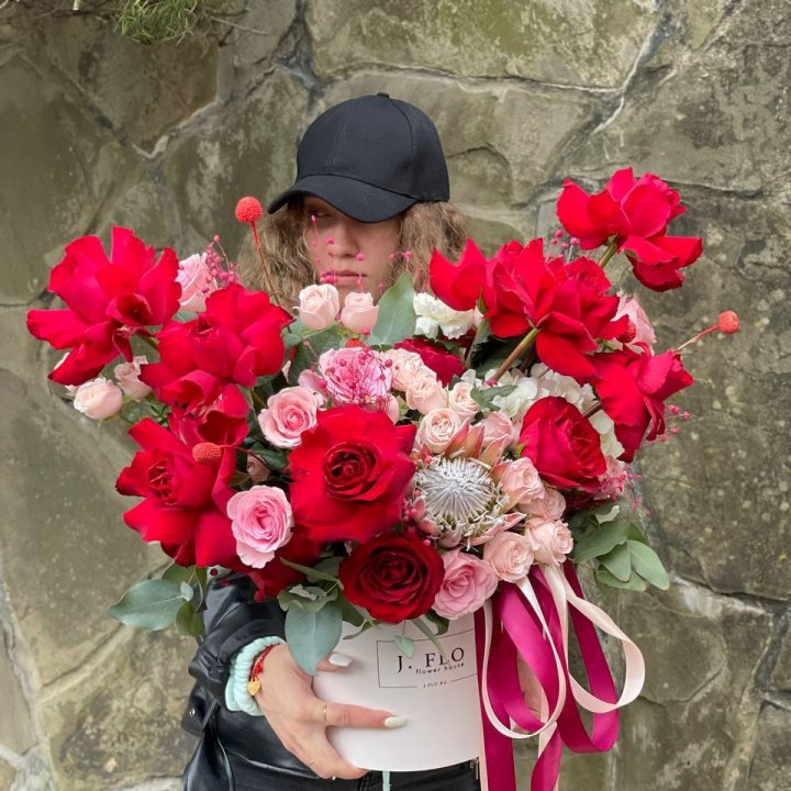 Яркий бокс "Для неё" в Нижнем Тагиле